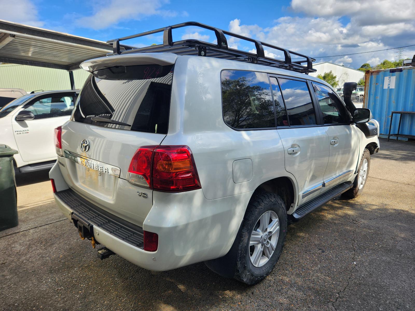 View Toyota Landcruiser 2014 4 Door Station Wagon