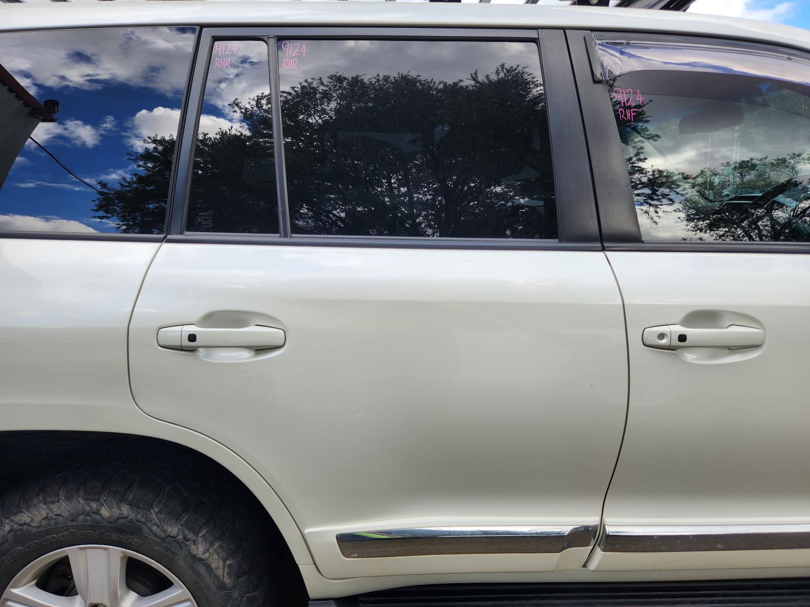 View Toyota Landcruiser 2014 4 Door Station Wagon