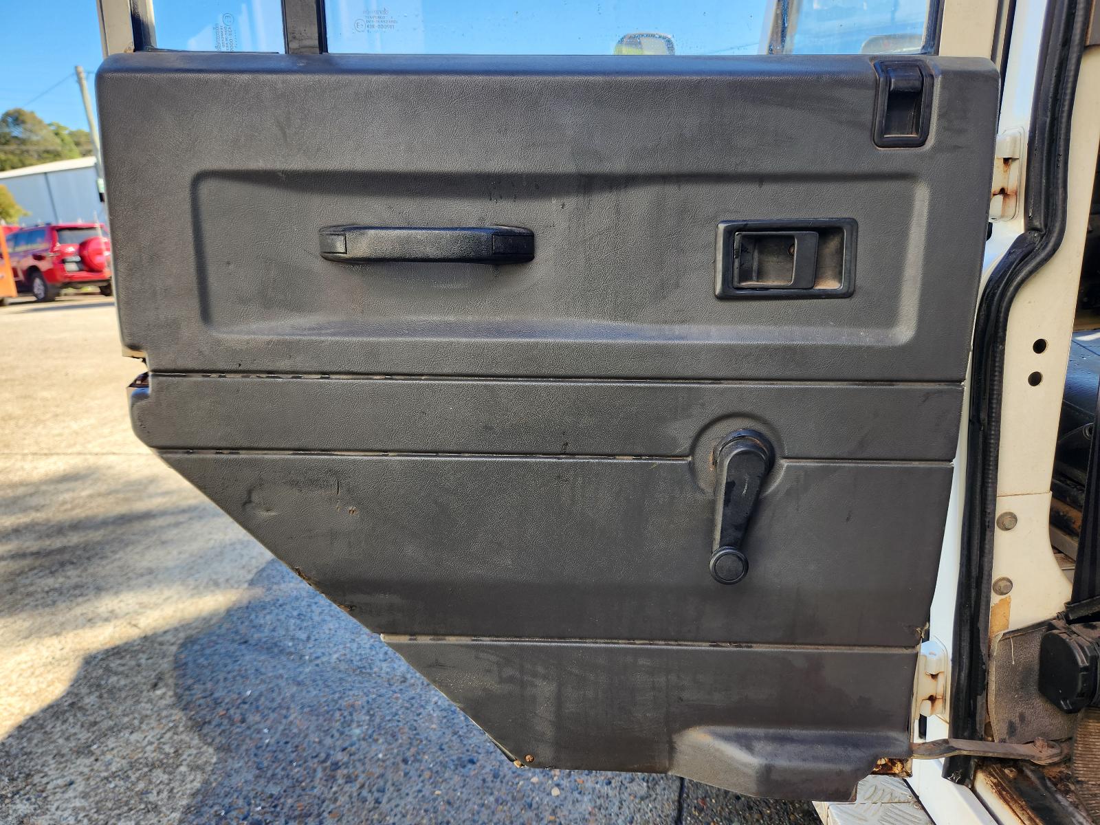 View Land Rover Defender 1995  