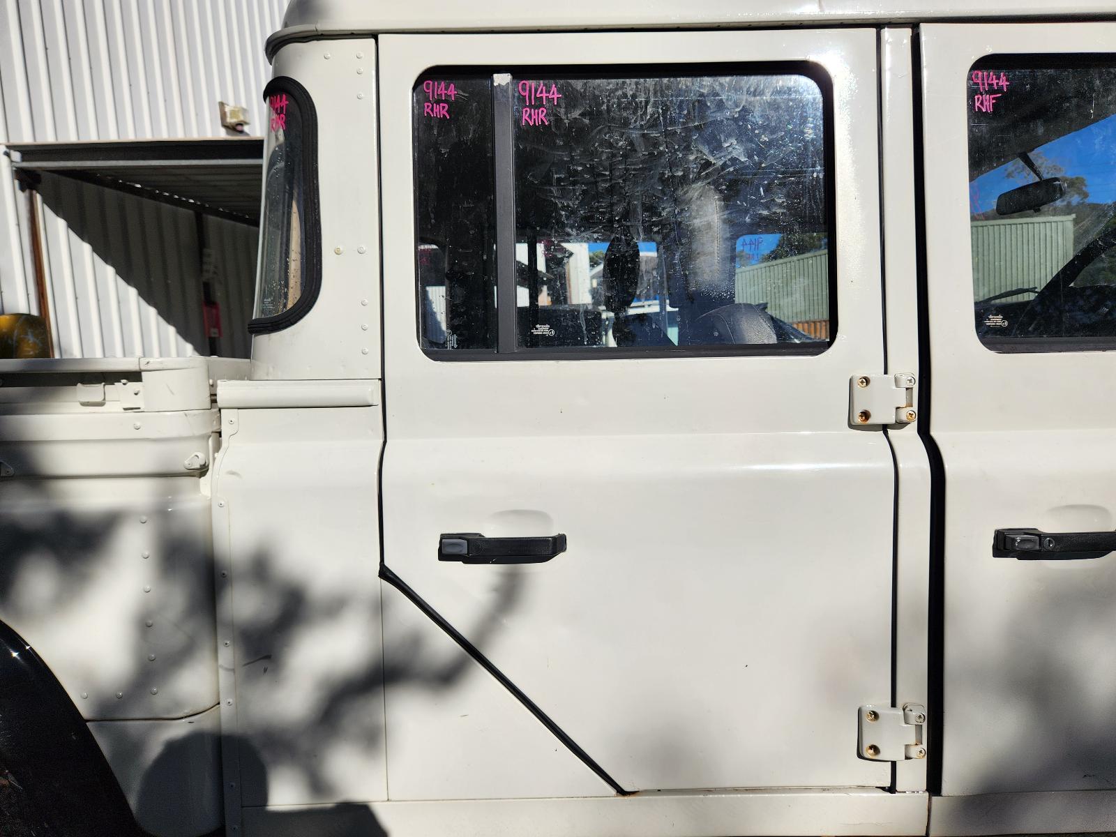 View Land Rover Defender 1995  
