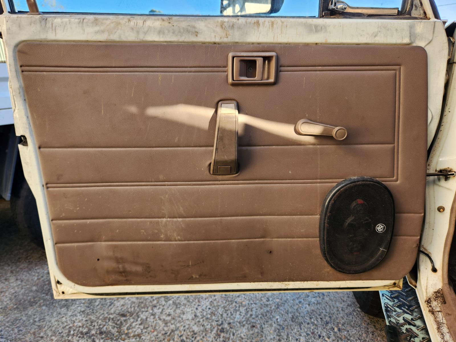 View Toyota Landcruiser 1993 2 Door Pickup