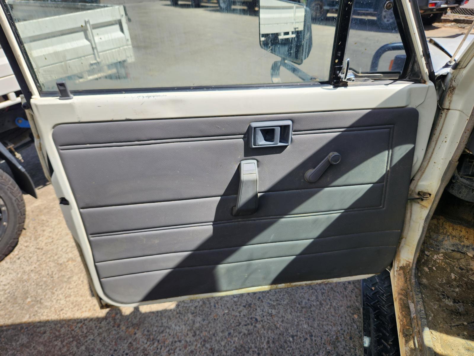 Toyota Landcruiser 2005 2 Door Pickup View Toyota Landcruiser 2005 2 Door Pickup