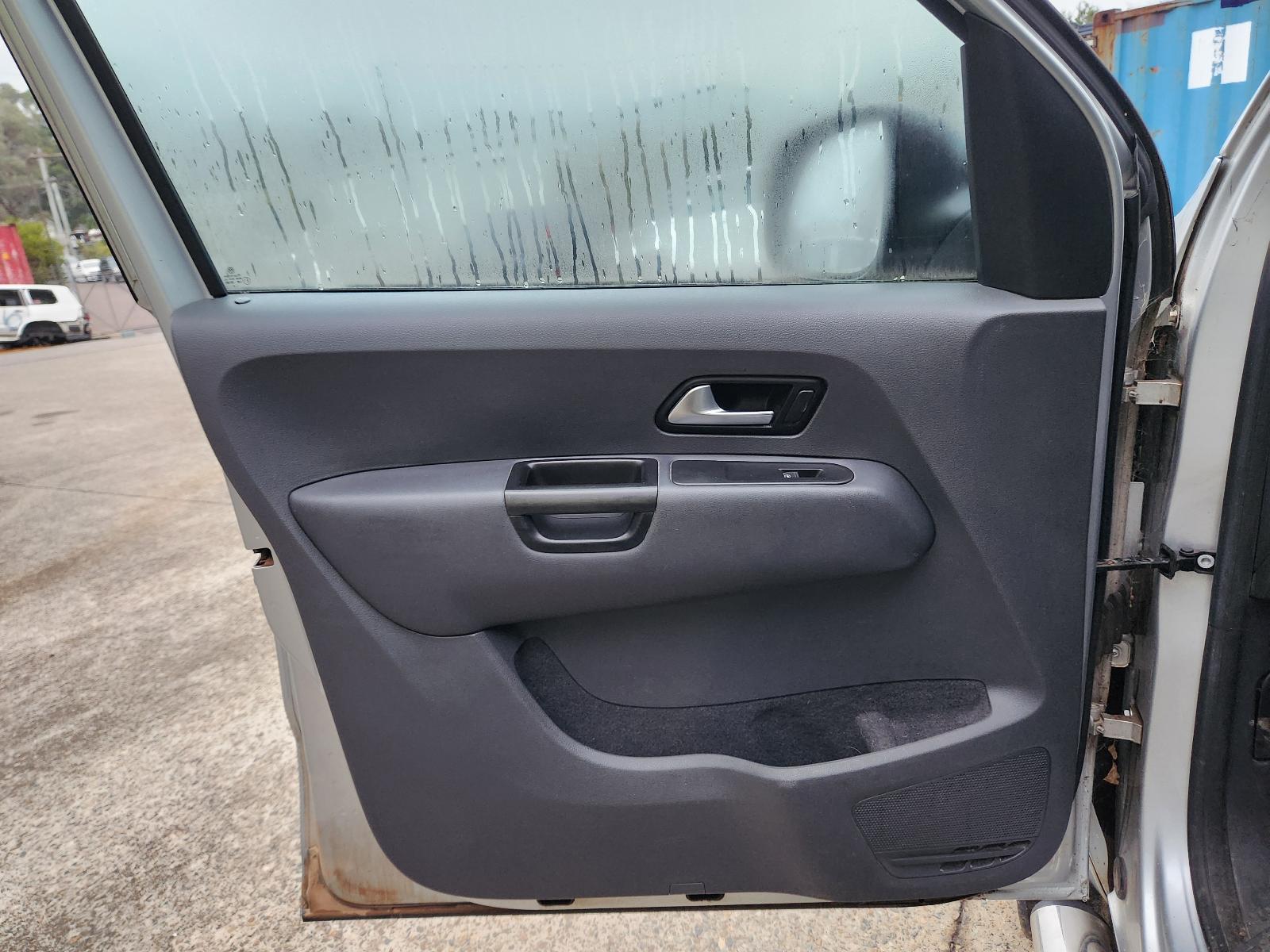 View Volkswagen Amarok 2014  
