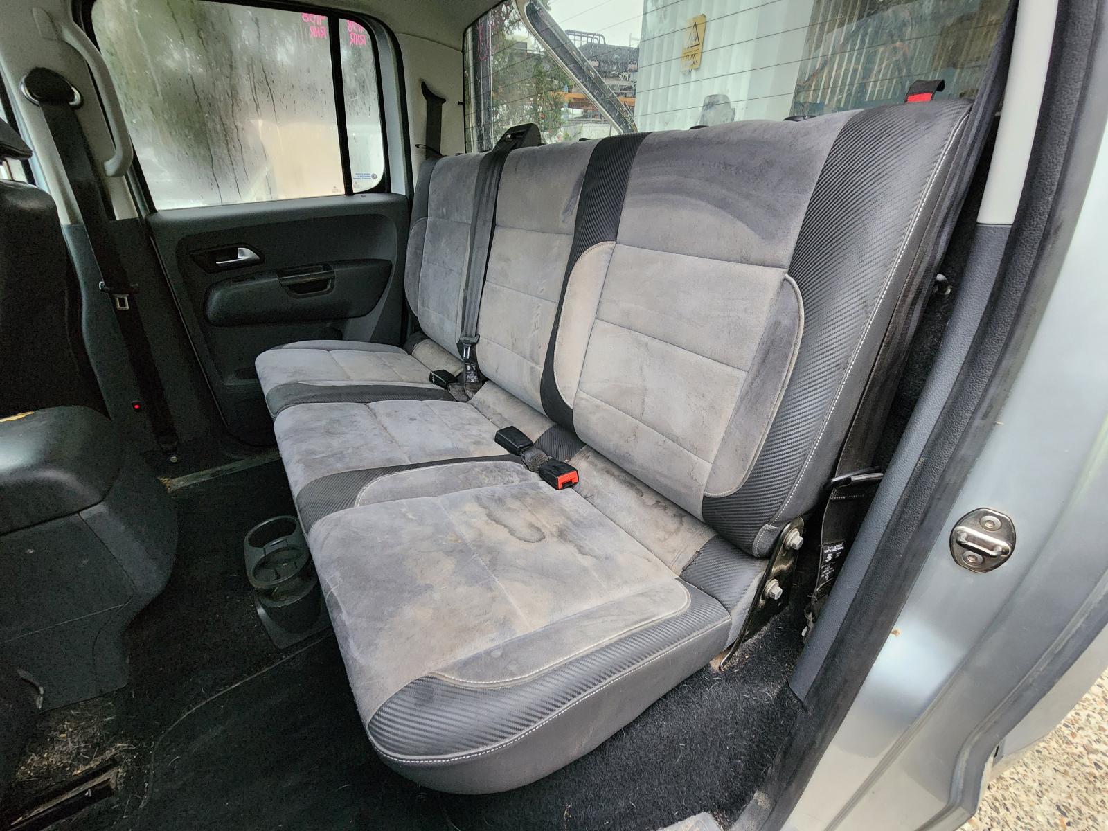 View Volkswagen Amarok 2014  