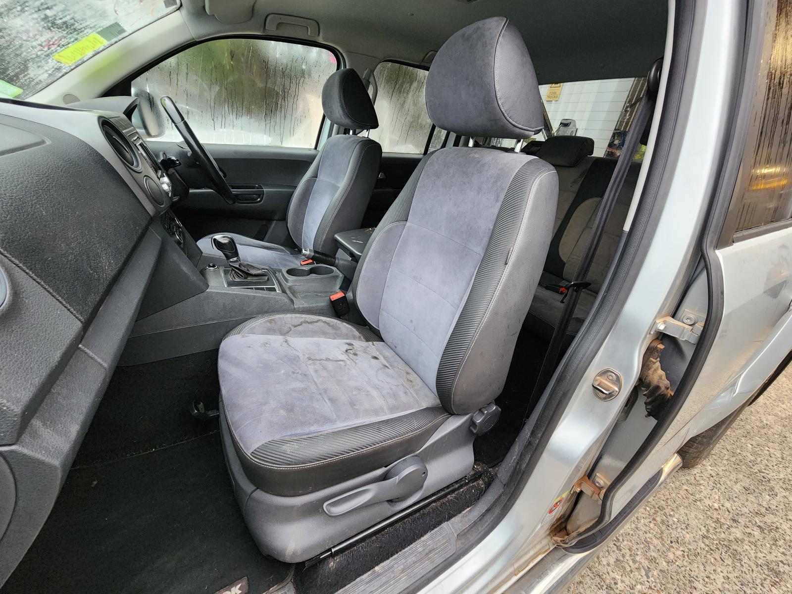View Volkswagen Amarok 2014  