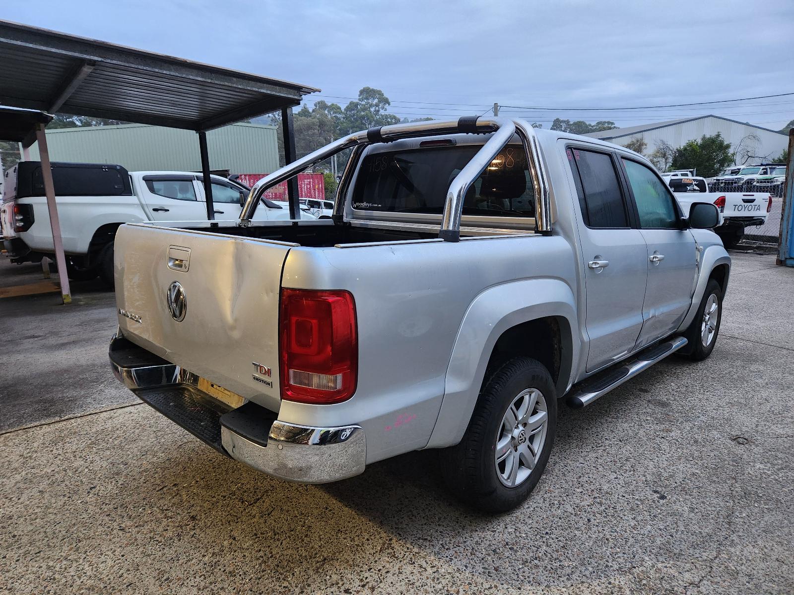 View Volkswagen Amarok 2014  