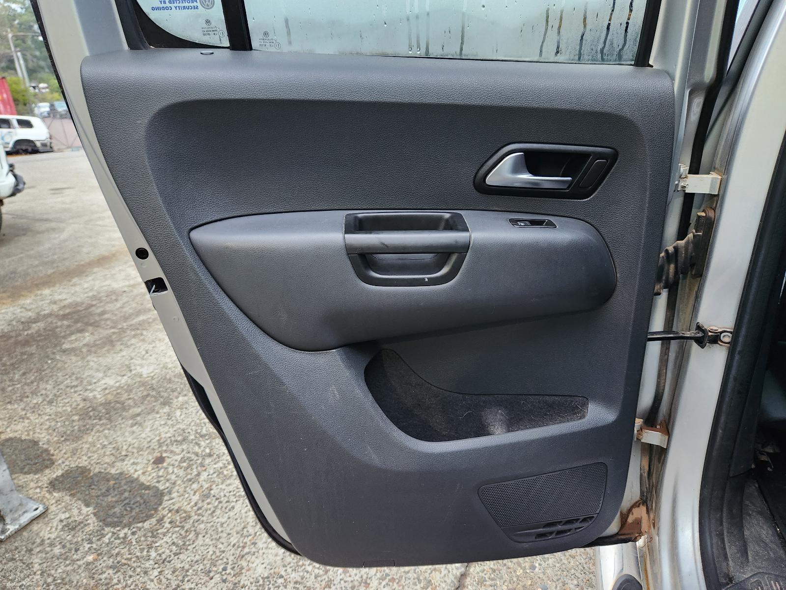 View Volkswagen Amarok 2014  