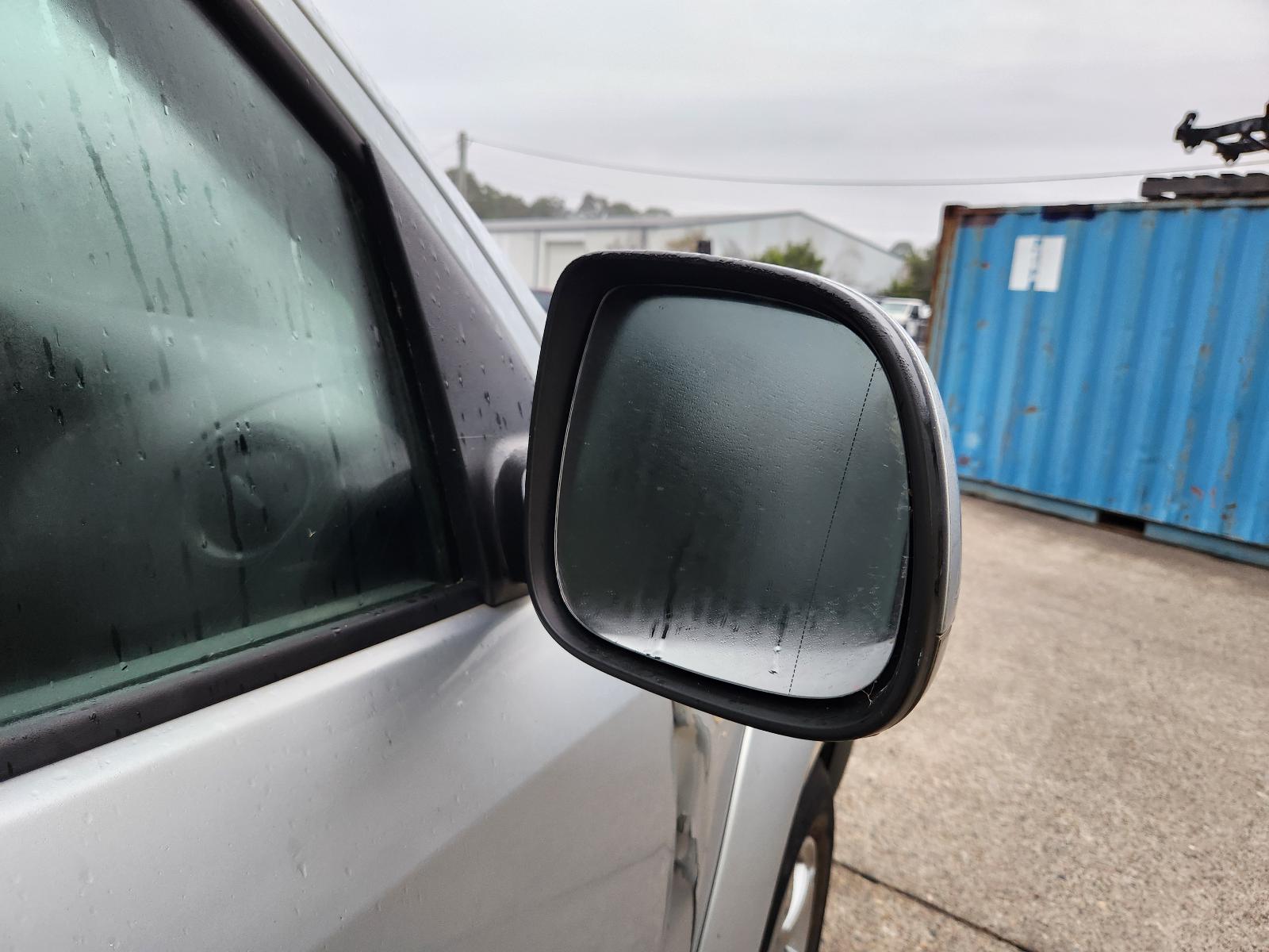 View Volkswagen Amarok 2014  