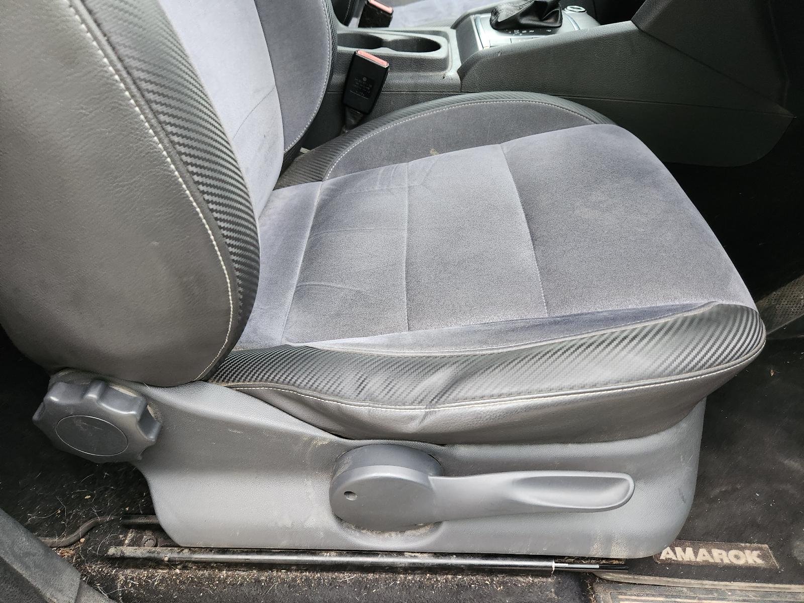 View Volkswagen Amarok 2014  
