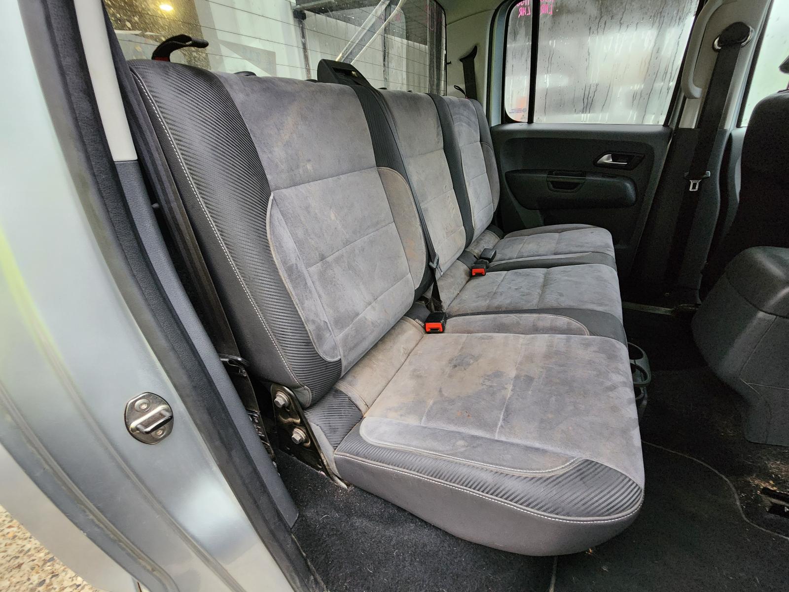 View Volkswagen Amarok 2014  