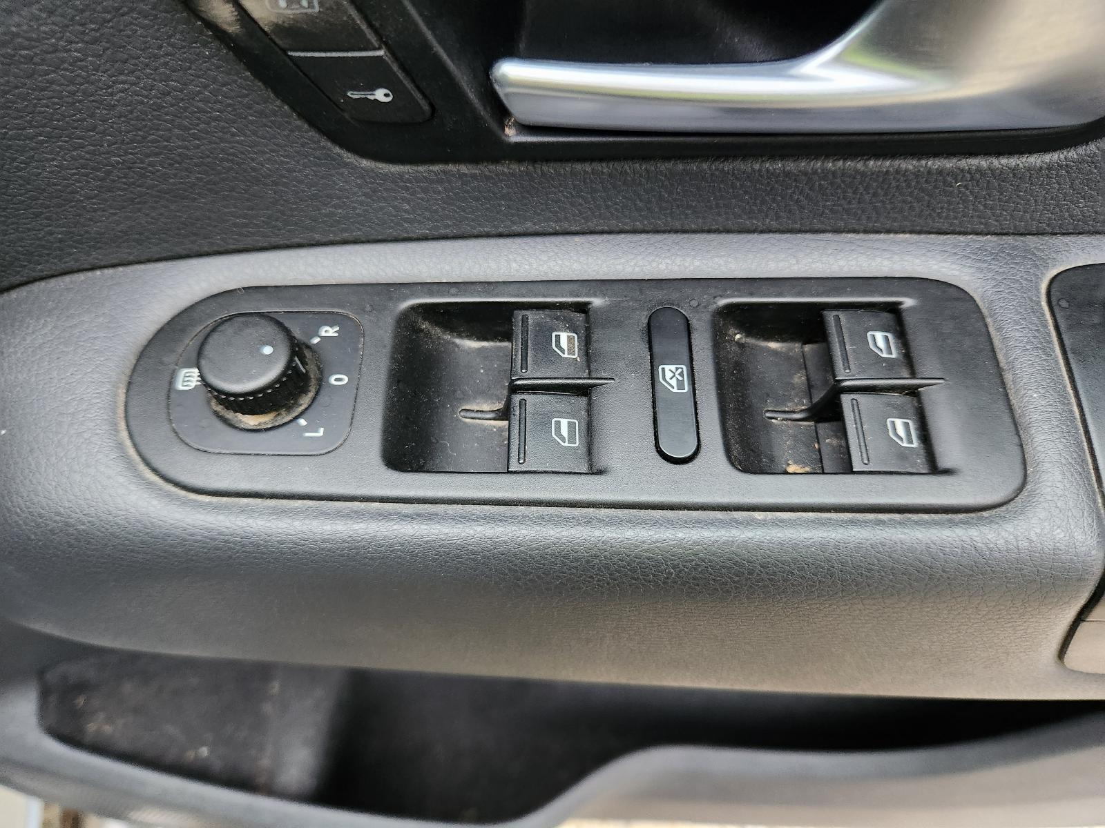 View Volkswagen Amarok 2014  
