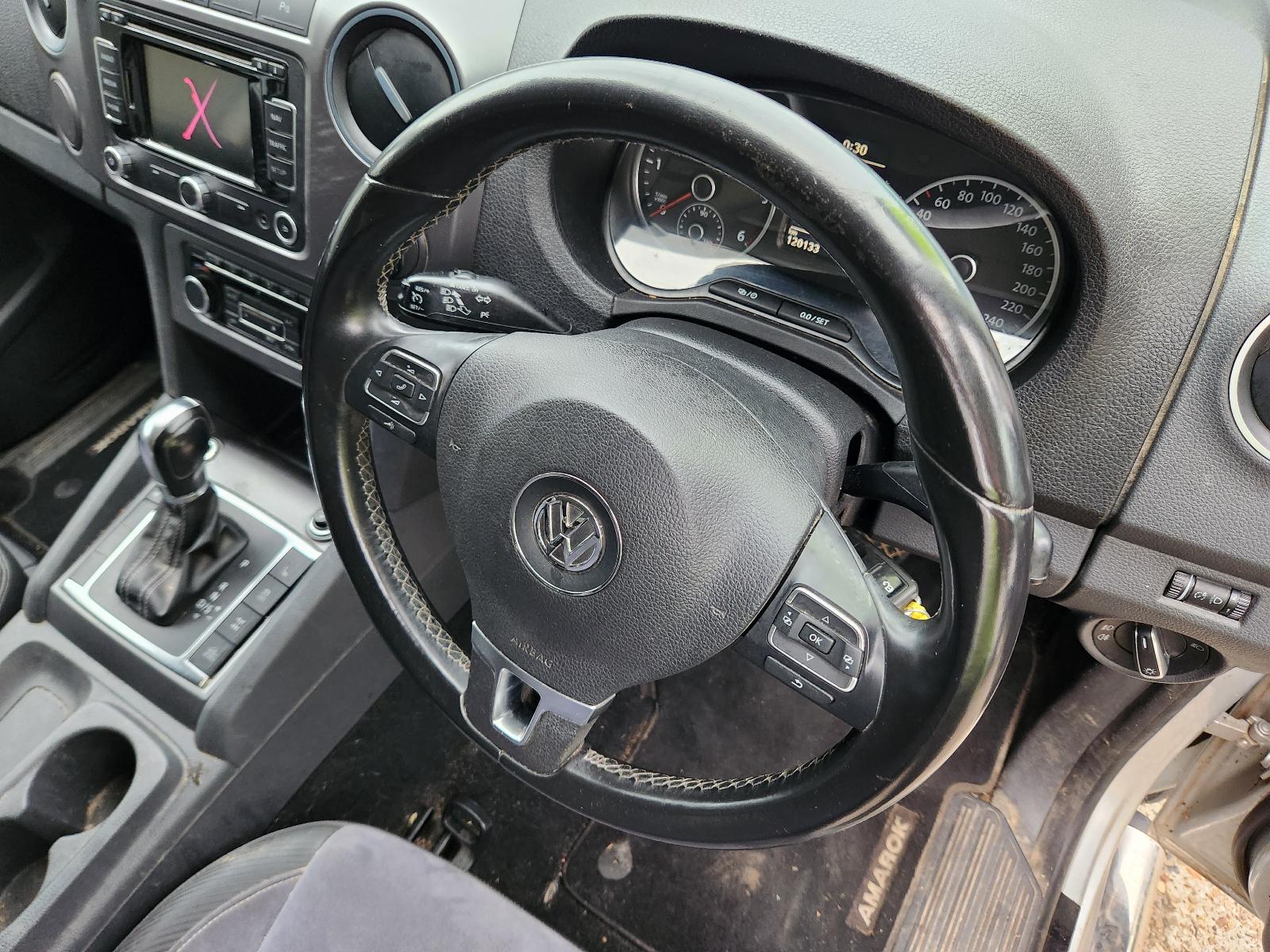 View Volkswagen Amarok 2014  