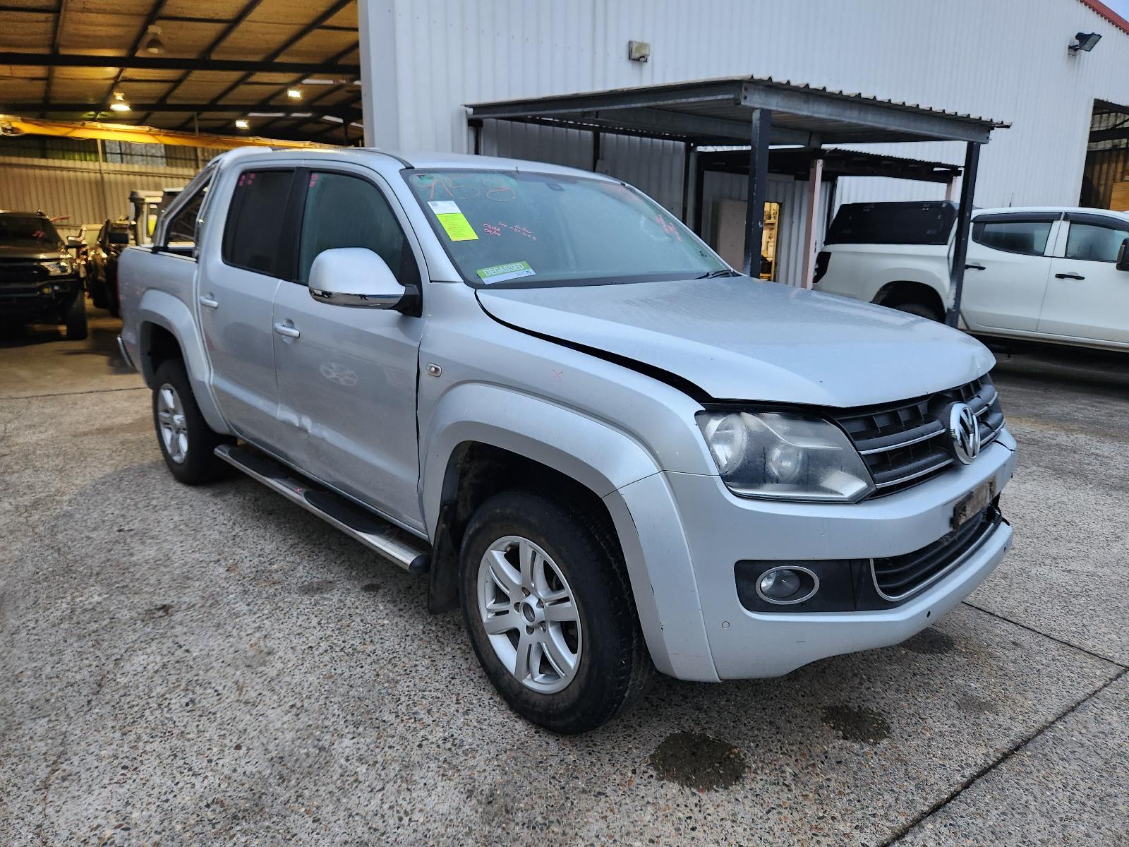 View Volkswagen Amarok 2014  