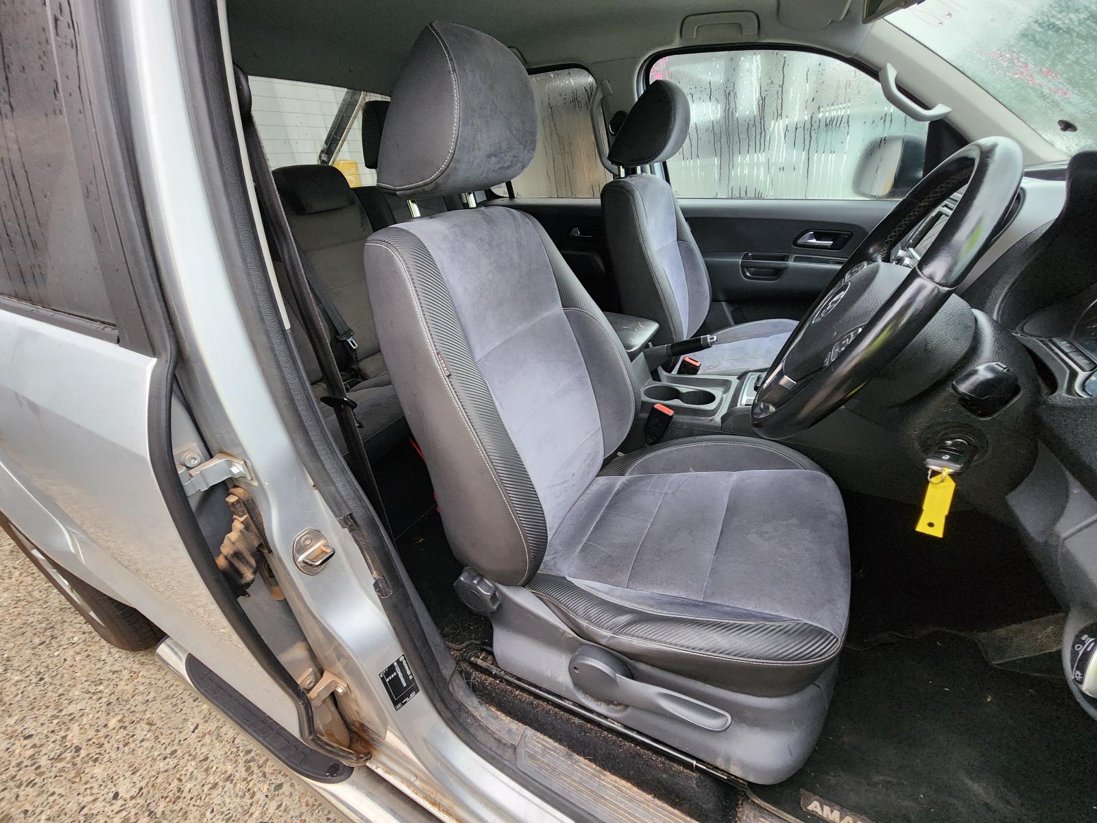 View Volkswagen Amarok 2014  