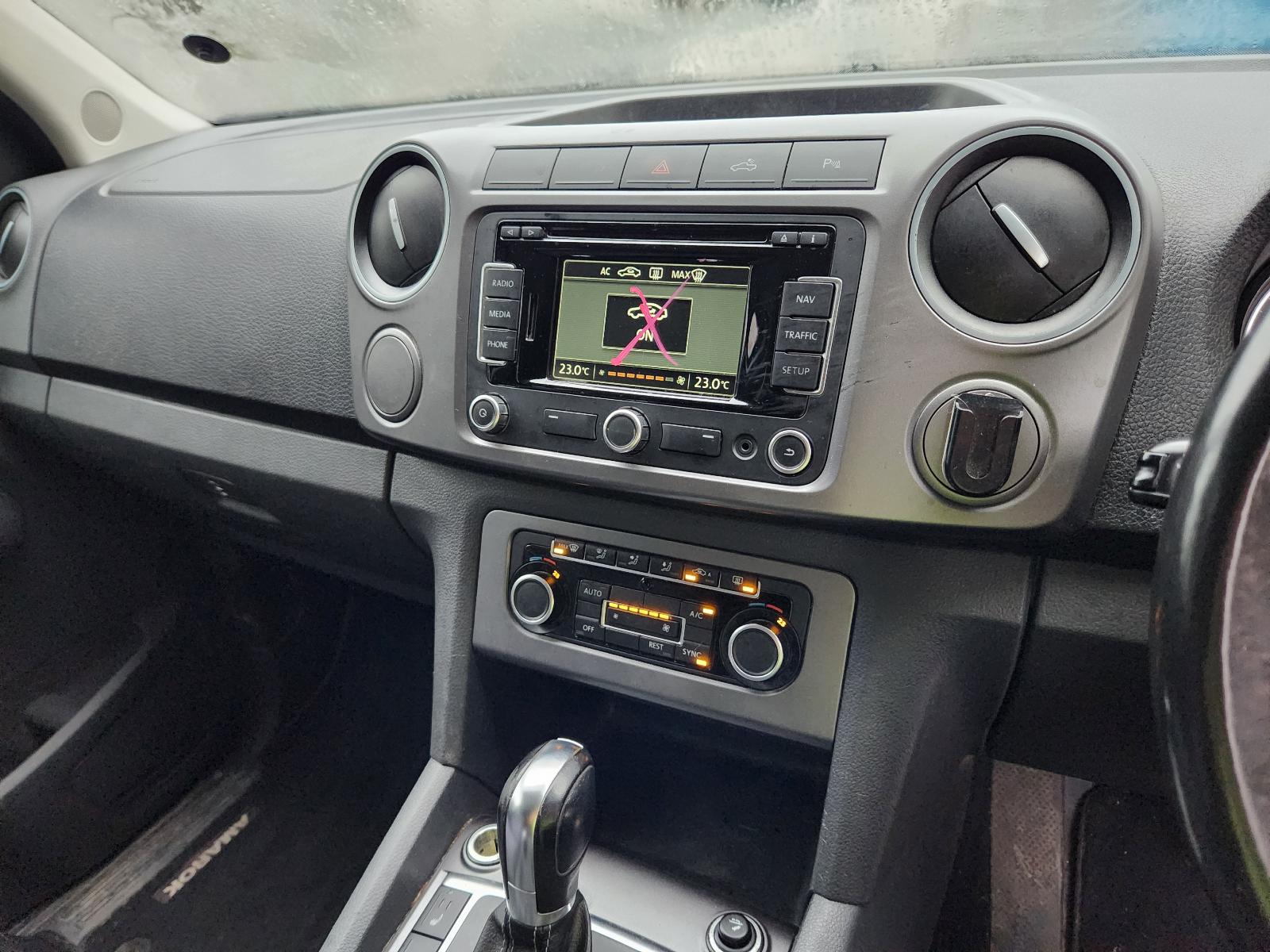 View Volkswagen Amarok 2014  