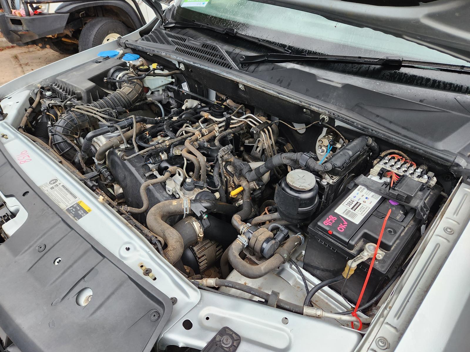 View Volkswagen Amarok 2014  