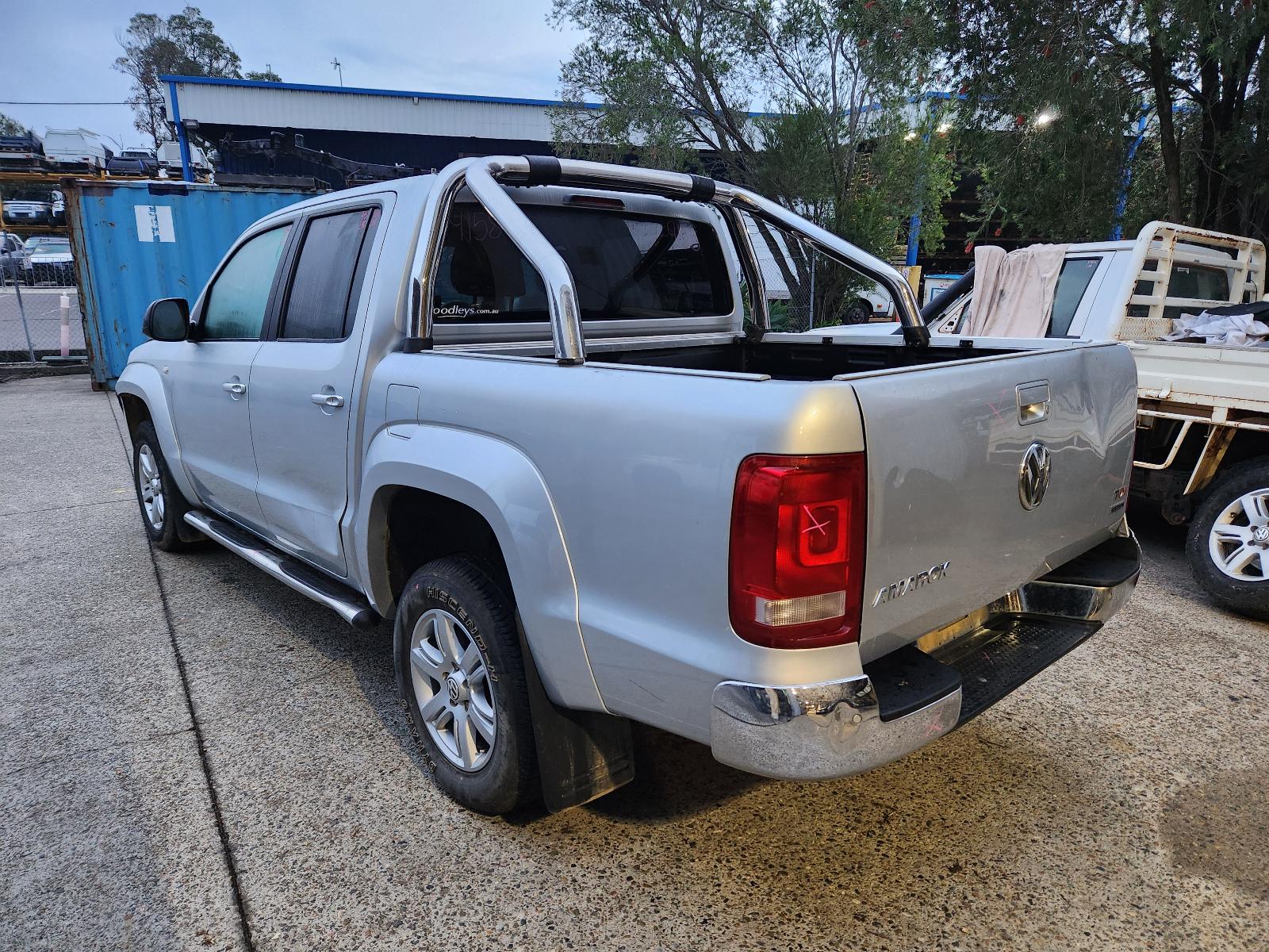 View Volkswagen Amarok 2014  