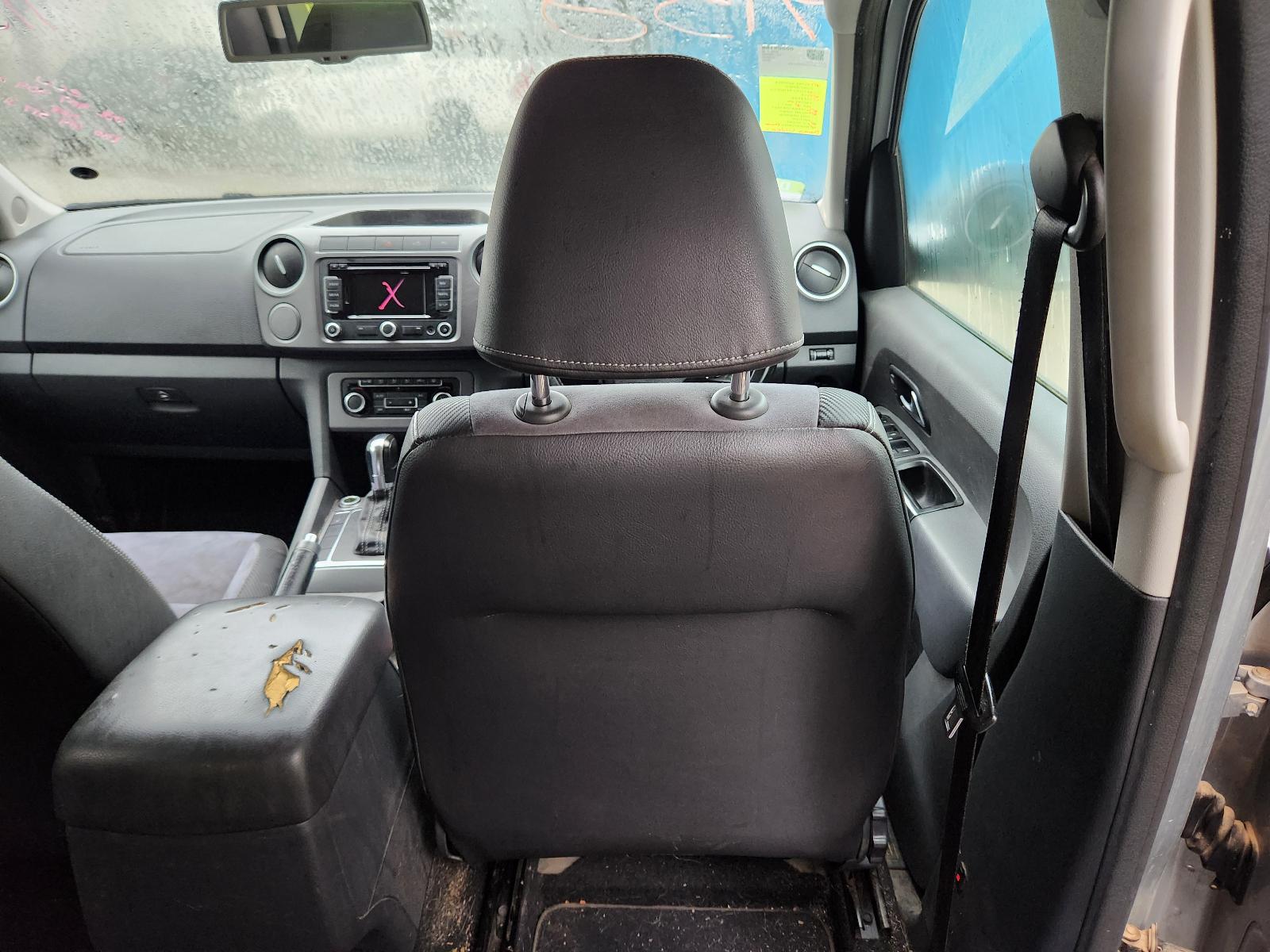 View Volkswagen Amarok 2014  