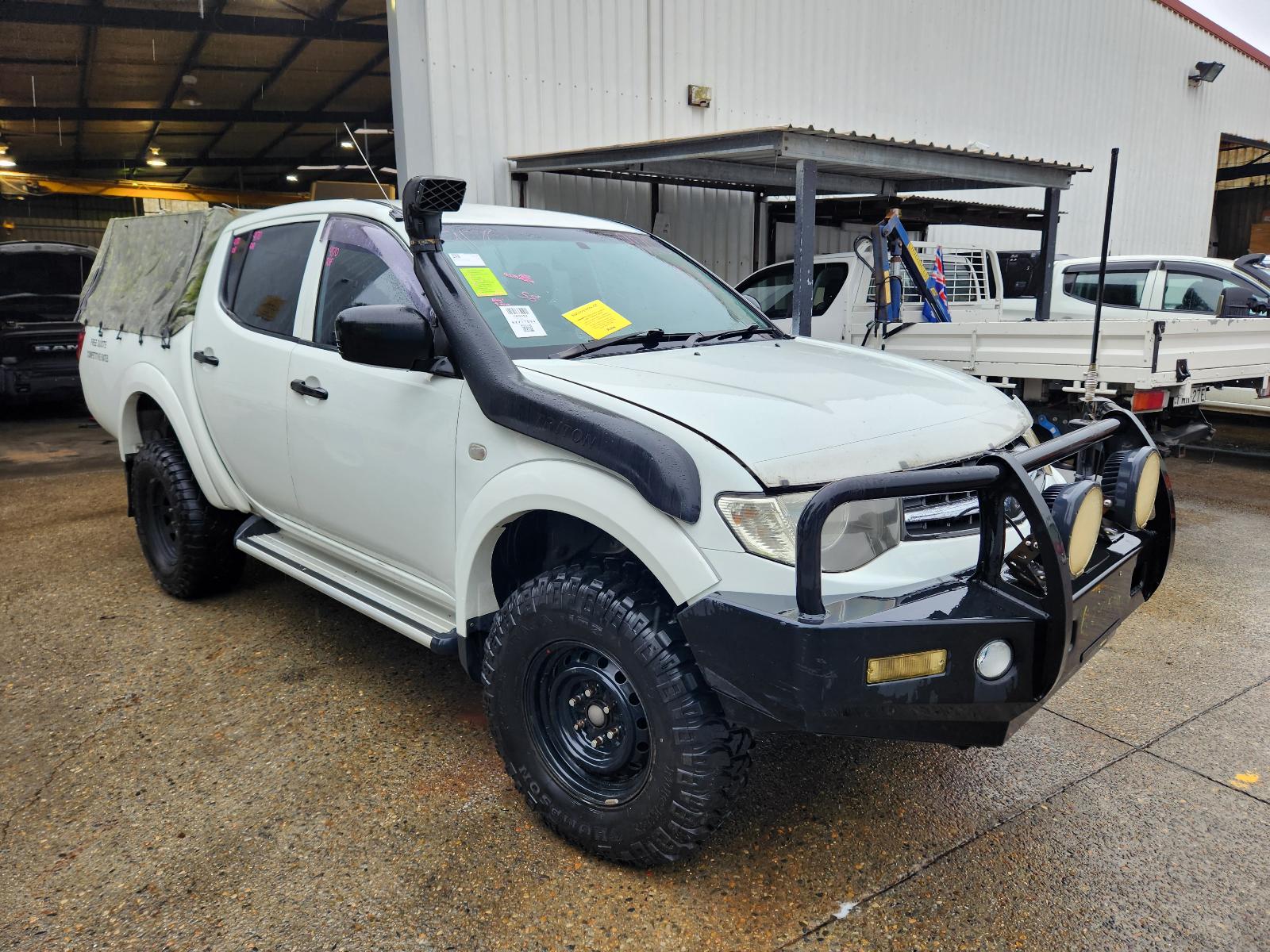 View Mitsubishi Triton 2014  