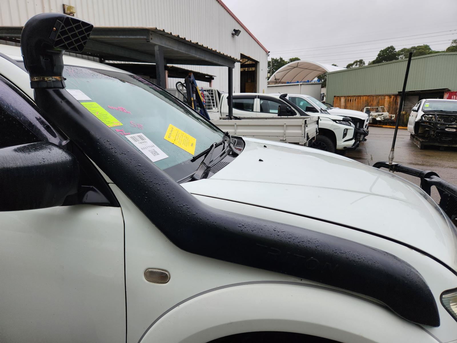View Mitsubishi Triton 2014  