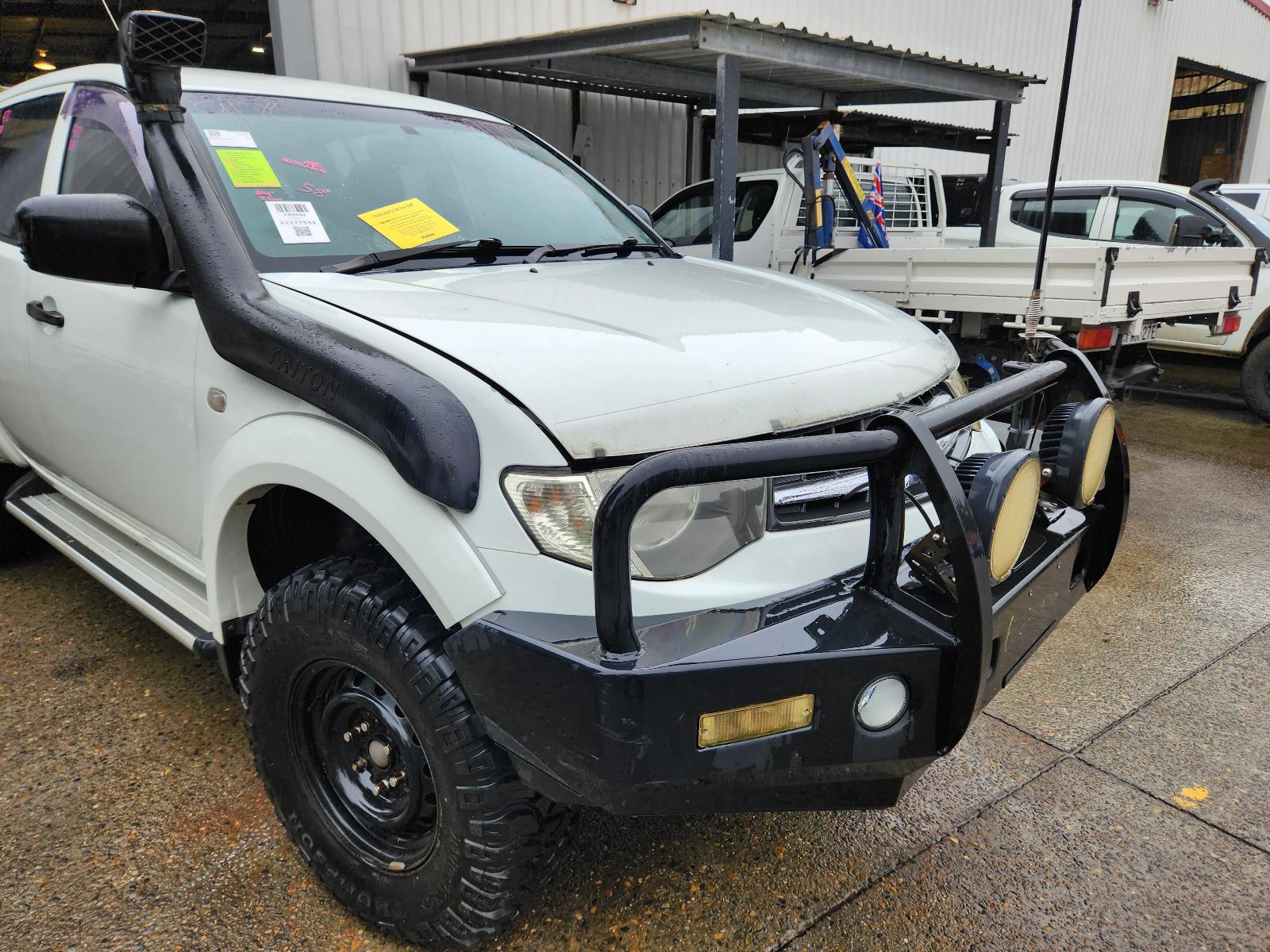 View Mitsubishi Triton 2014  