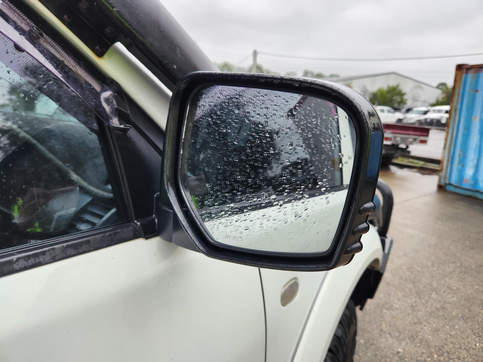 View Mitsubishi Triton 2014  
