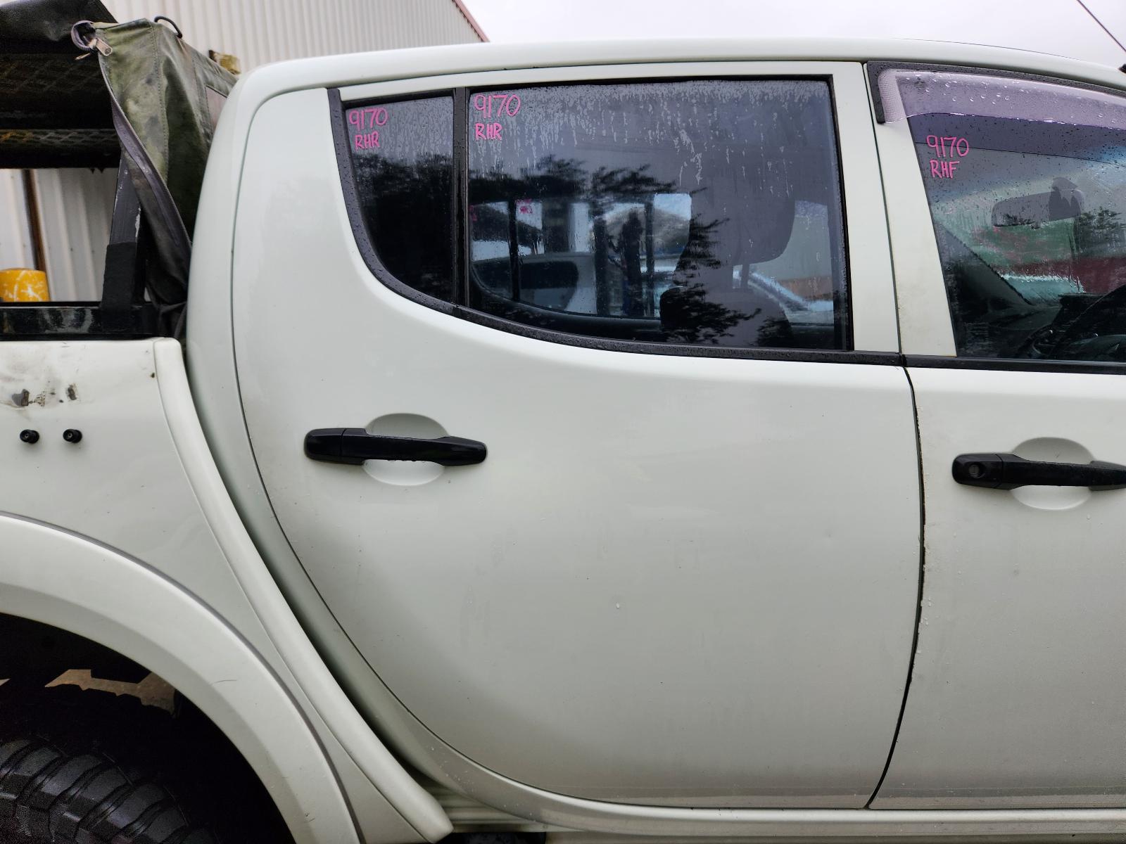View Mitsubishi Triton 2014  