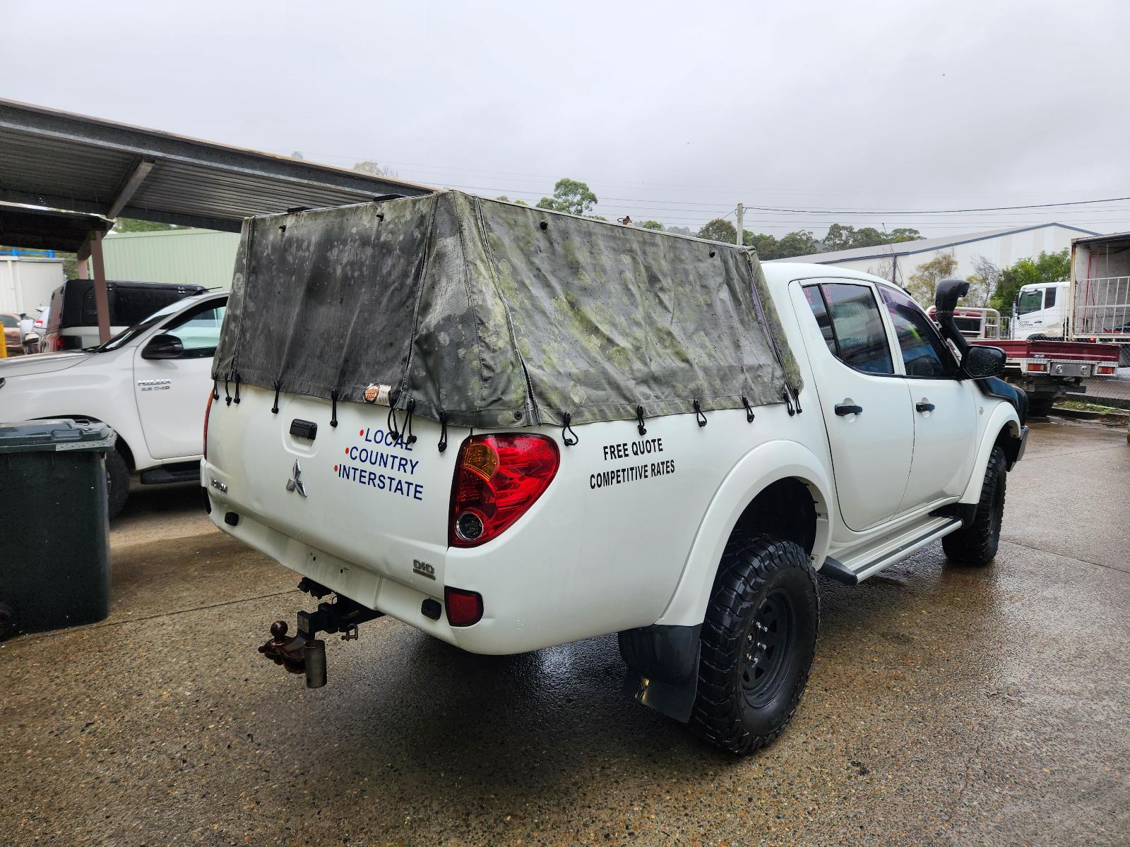 View Mitsubishi Triton 2014  