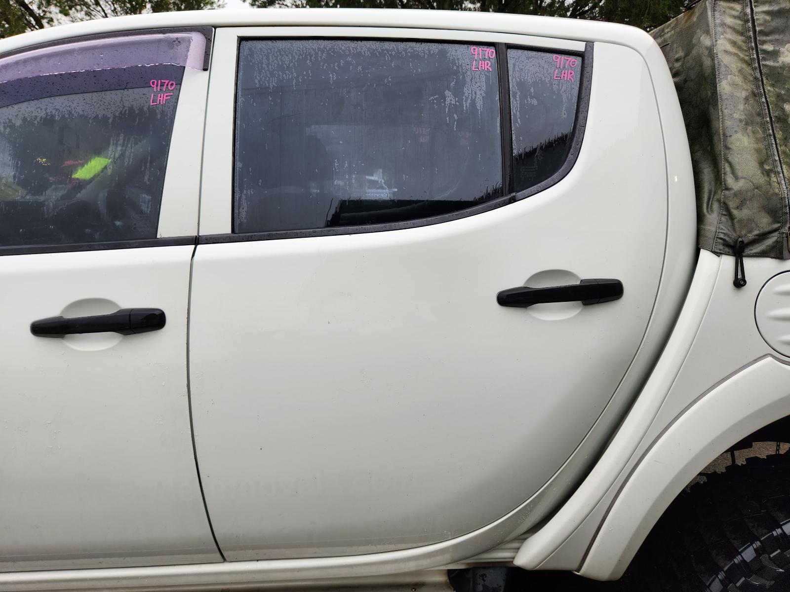 View Mitsubishi Triton 2014  