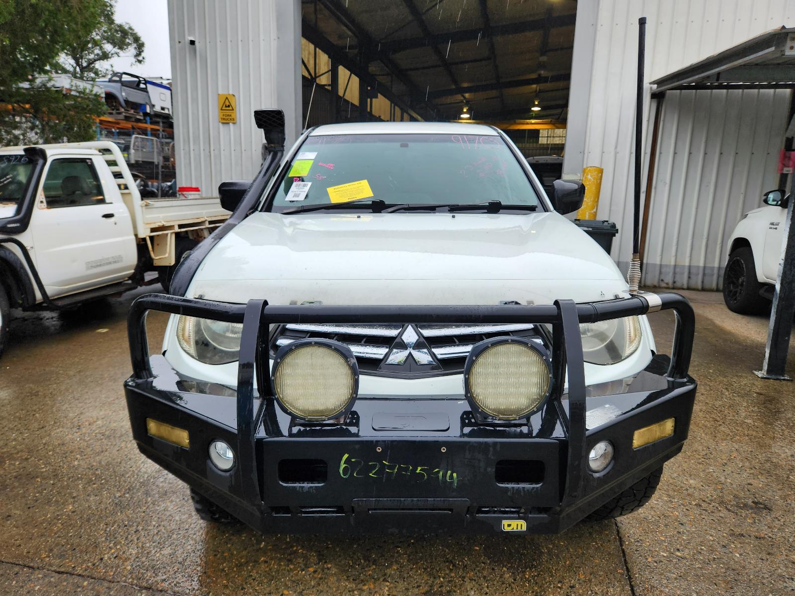 View Mitsubishi Triton 2014  