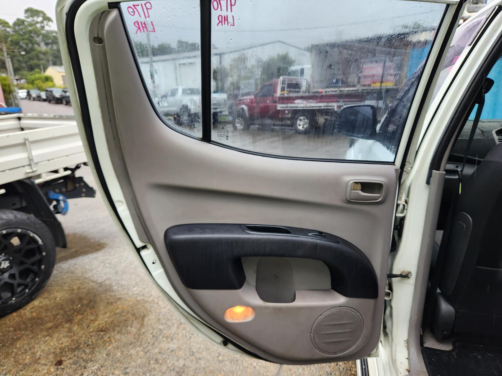 View Mitsubishi Triton 2014  