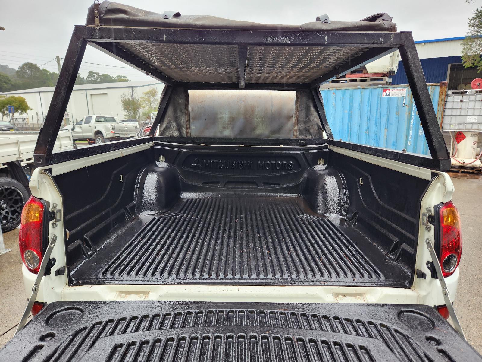 View Mitsubishi Triton 2014  