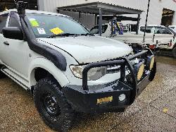 View Mitsubishi Triton 2014  