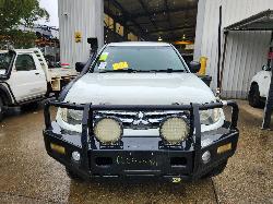 View Mitsubishi Triton 2014  