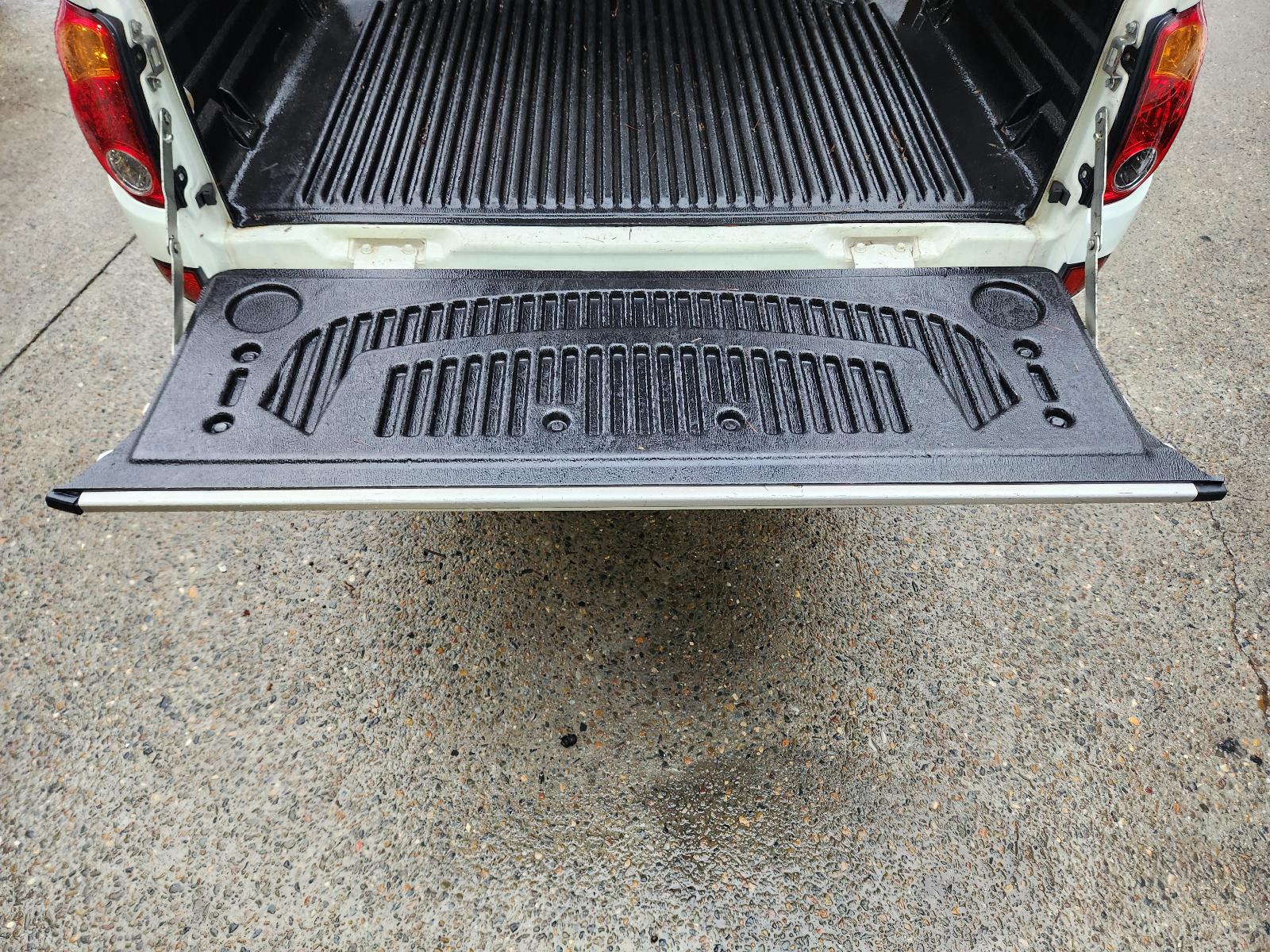 View Mitsubishi Triton 2014  