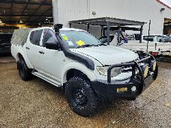 View Mitsubishi Triton 2014  