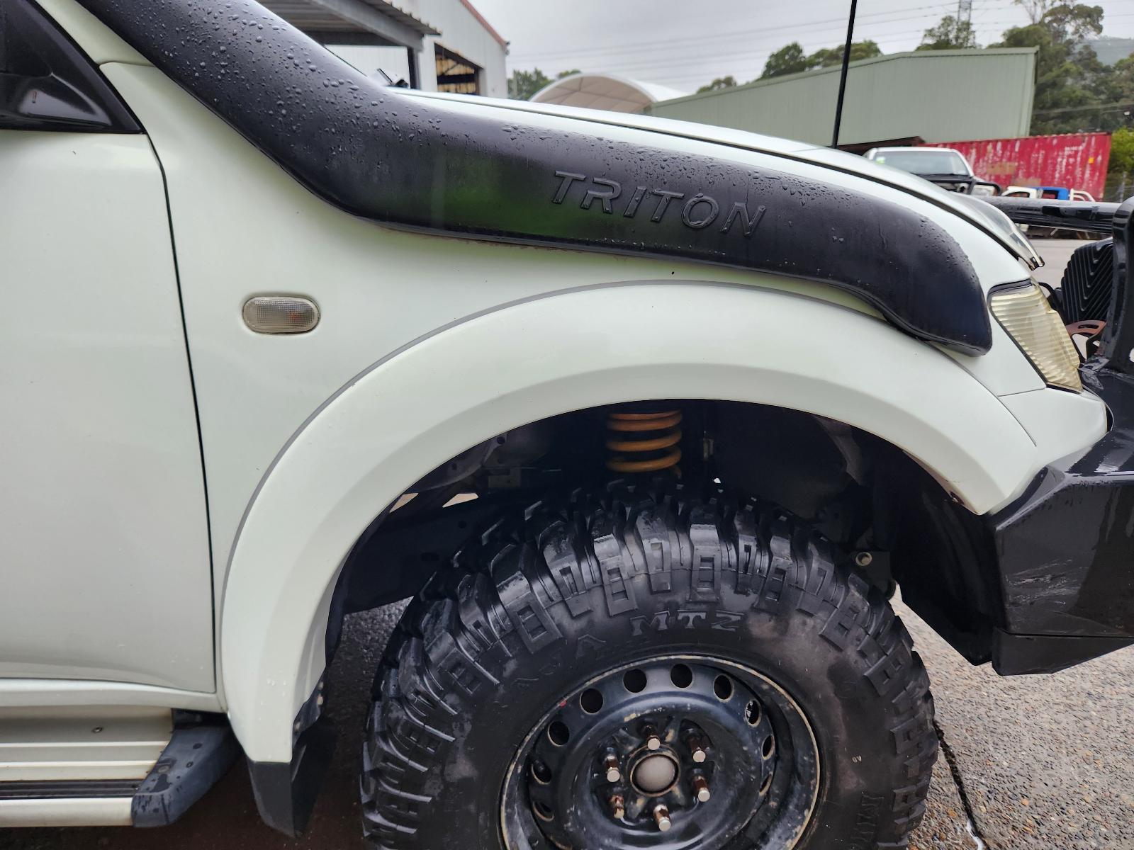 View Mitsubishi Triton 2014  