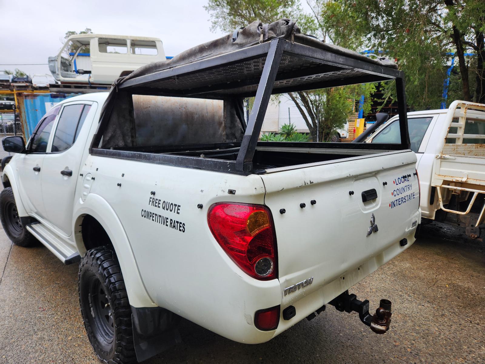 View Mitsubishi Triton 2014  