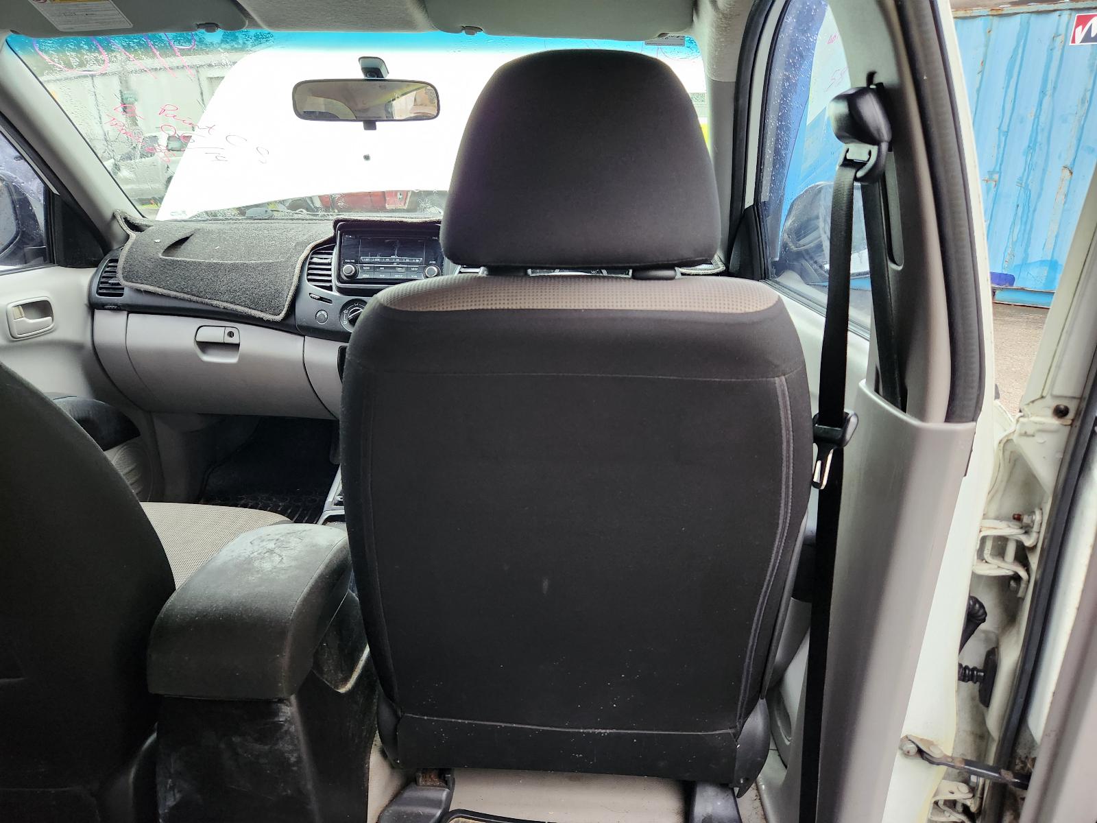 View Mitsubishi Triton 2014  