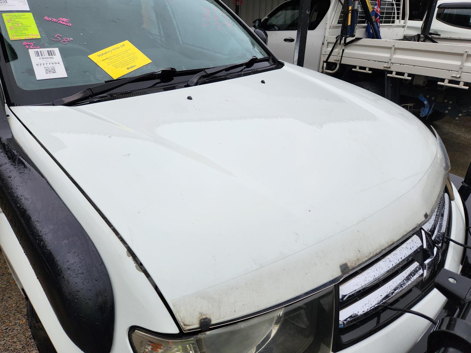 View Mitsubishi Triton 2014  