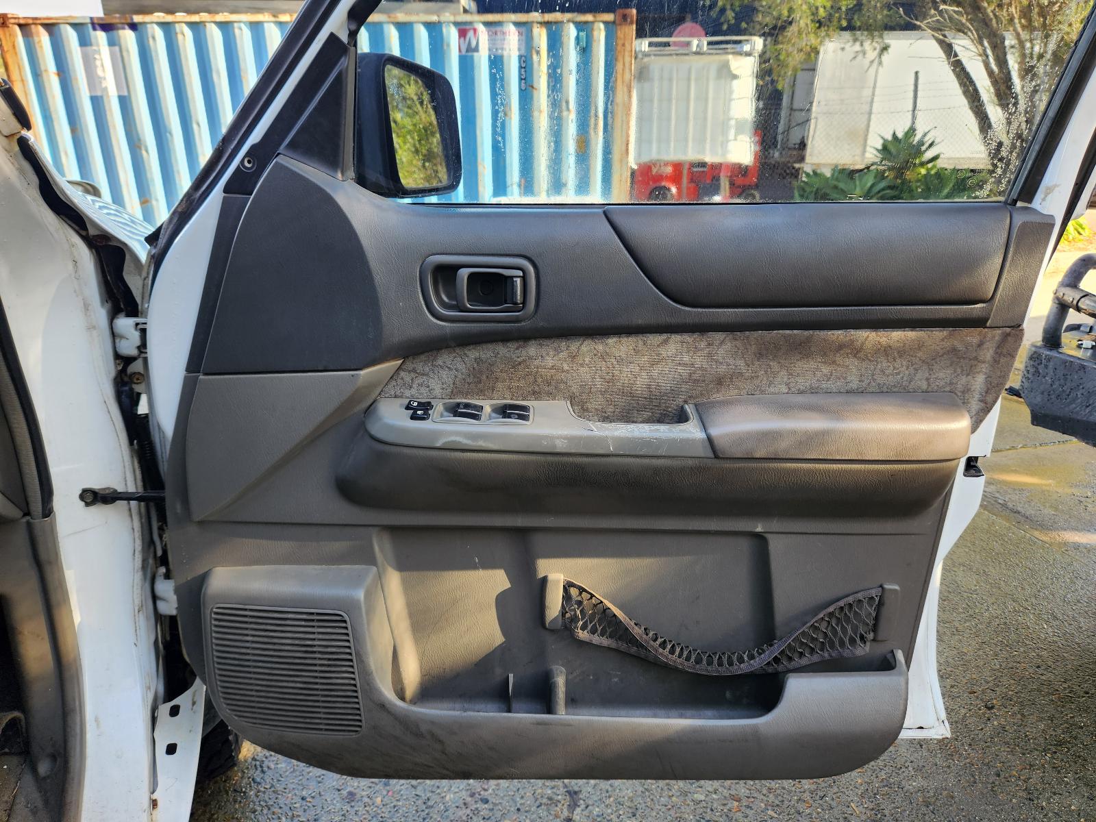 Nissan Patrol 1999 4 Door Station Wagon View Nissan Patrol 1999 4 Door Station Wagon