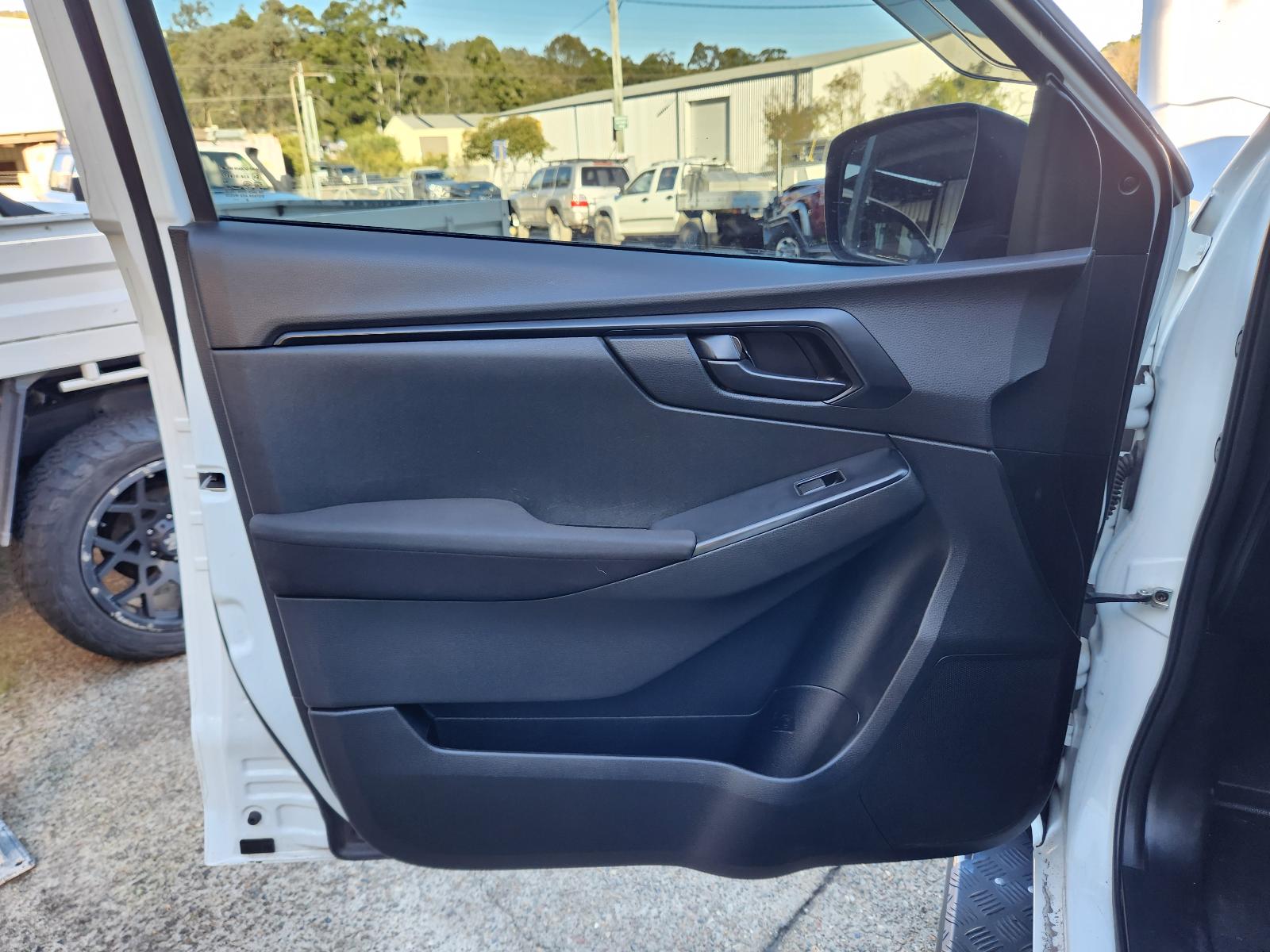Isuzu Dmax 2022 4 Door Utility View Isuzu Dmax 2022 4 Door Utility