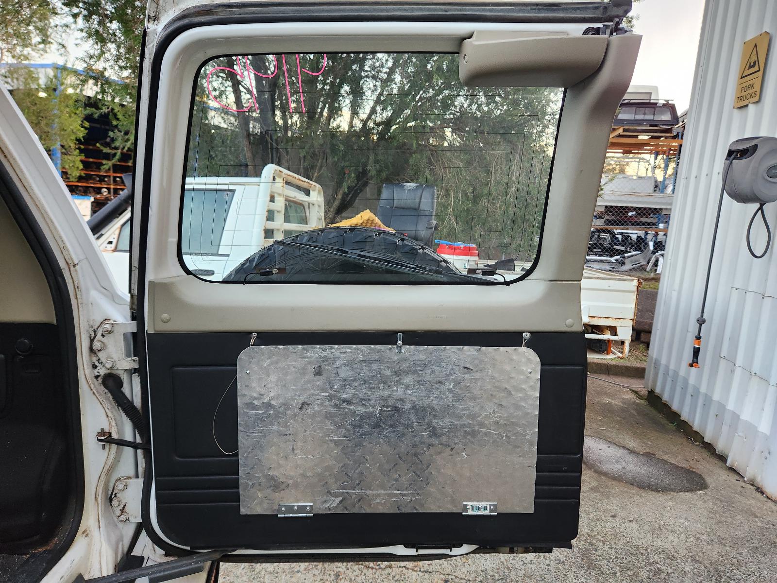 View Nissan Patrol 2011 4 Door Station Wagon
