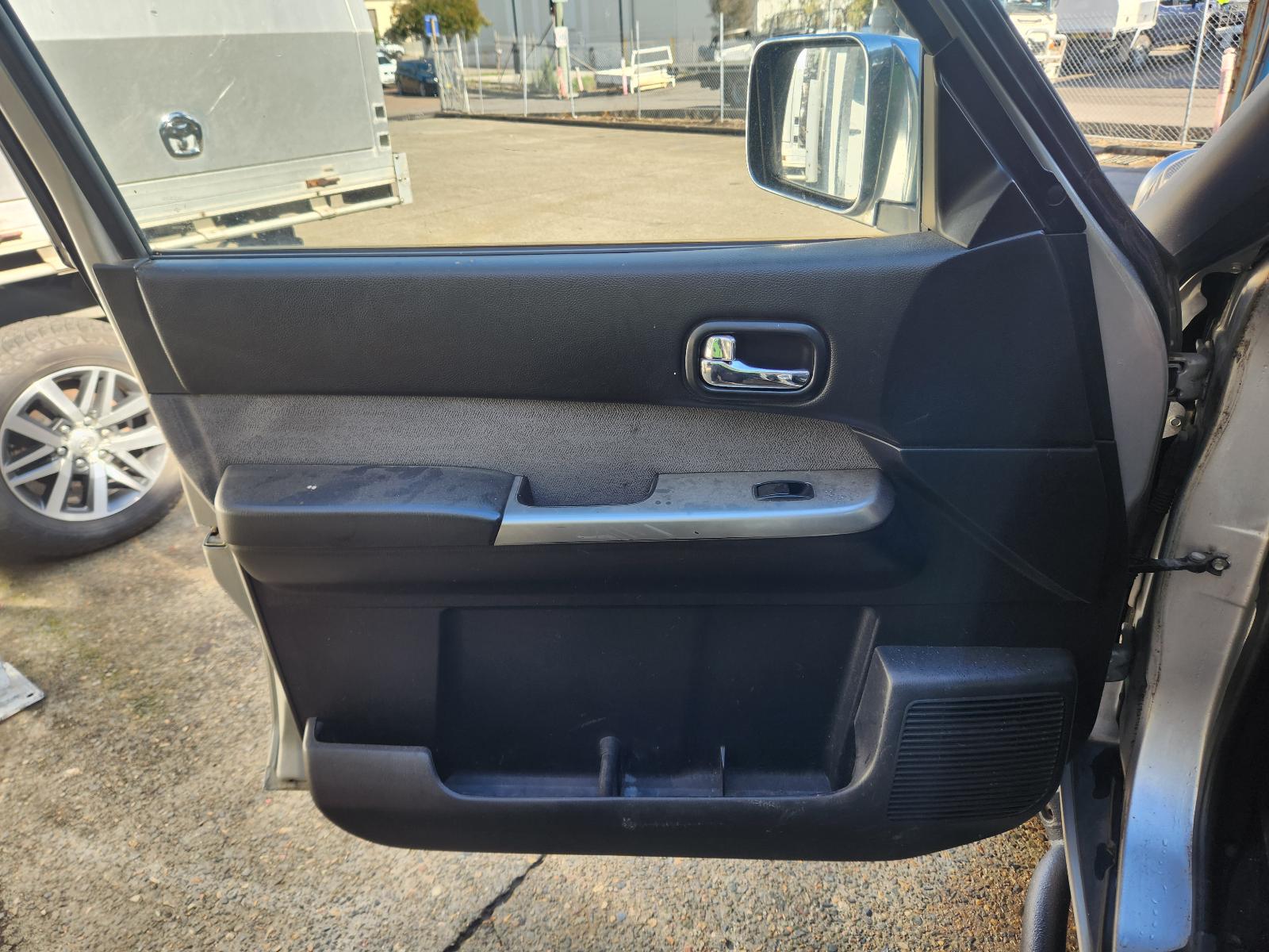 View Nissan Patrol 2005 4 Door Station Wagon