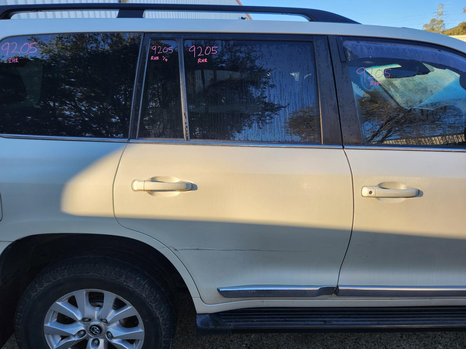 View Toyota Landcruiser 2015 4 Door Station Wagon