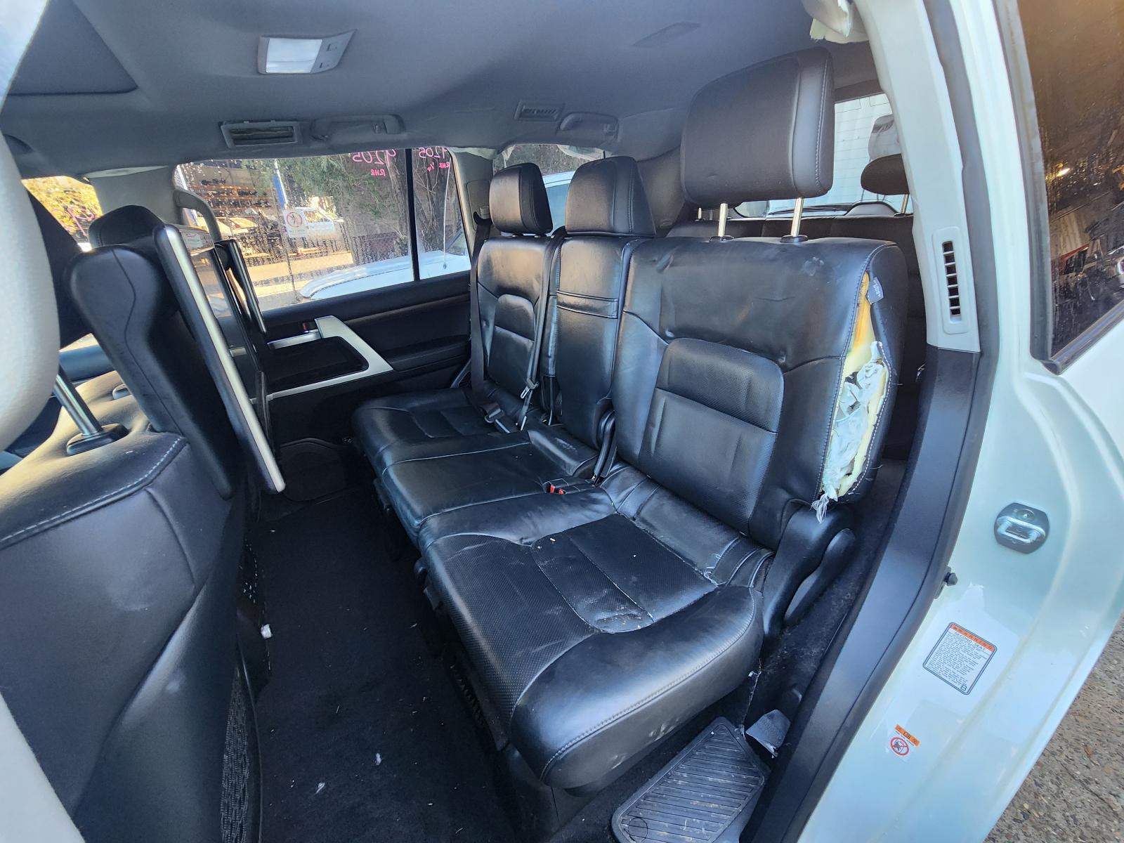 View Toyota Landcruiser 2015 4 Door Station Wagon