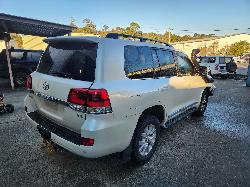 View Toyota Landcruiser 2015 4 Door Station Wagon