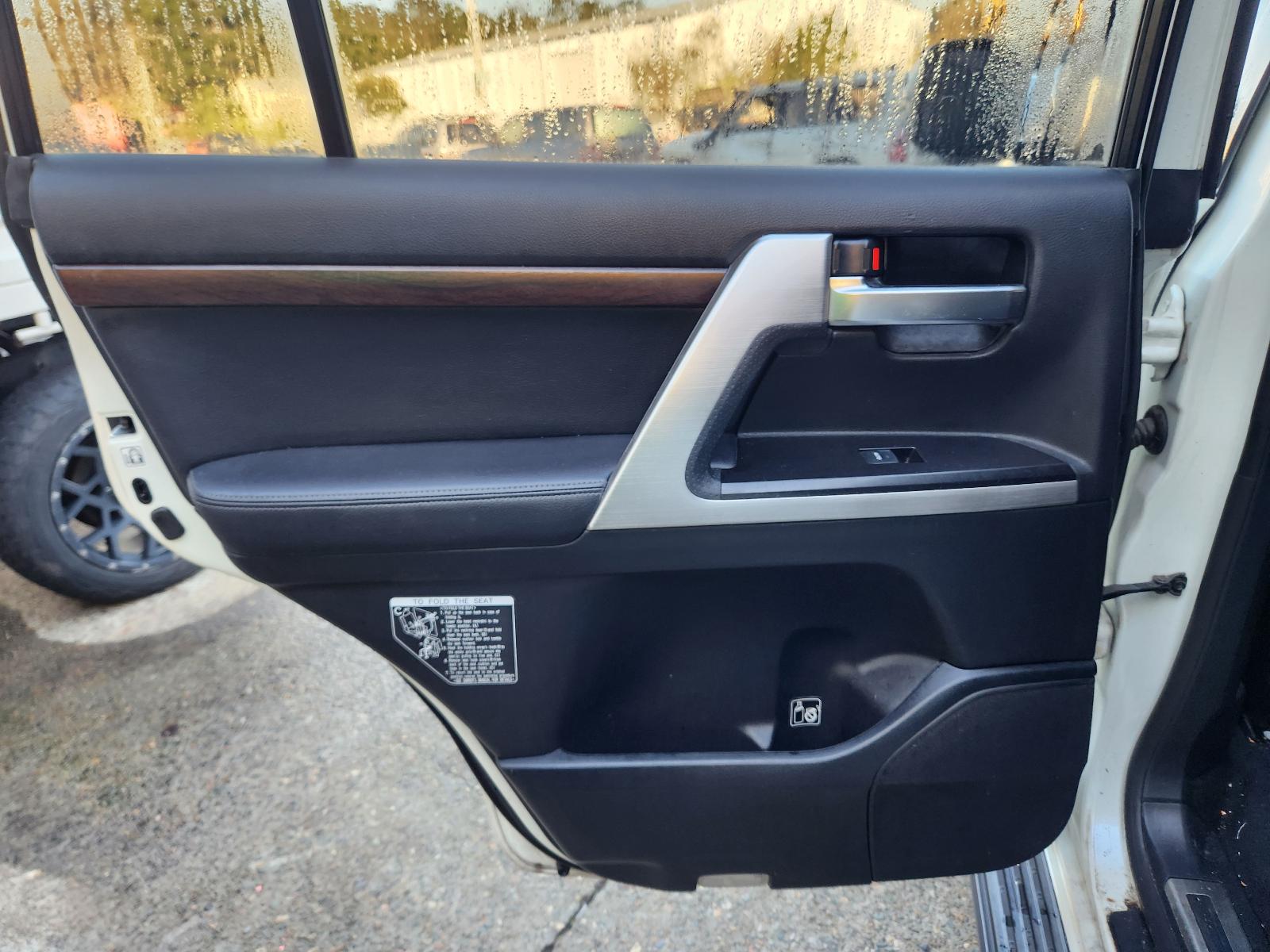 View Toyota Landcruiser 2015 4 Door Station Wagon