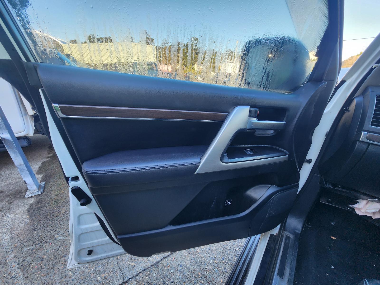 View Toyota Landcruiser 2015 4 Door Station Wagon