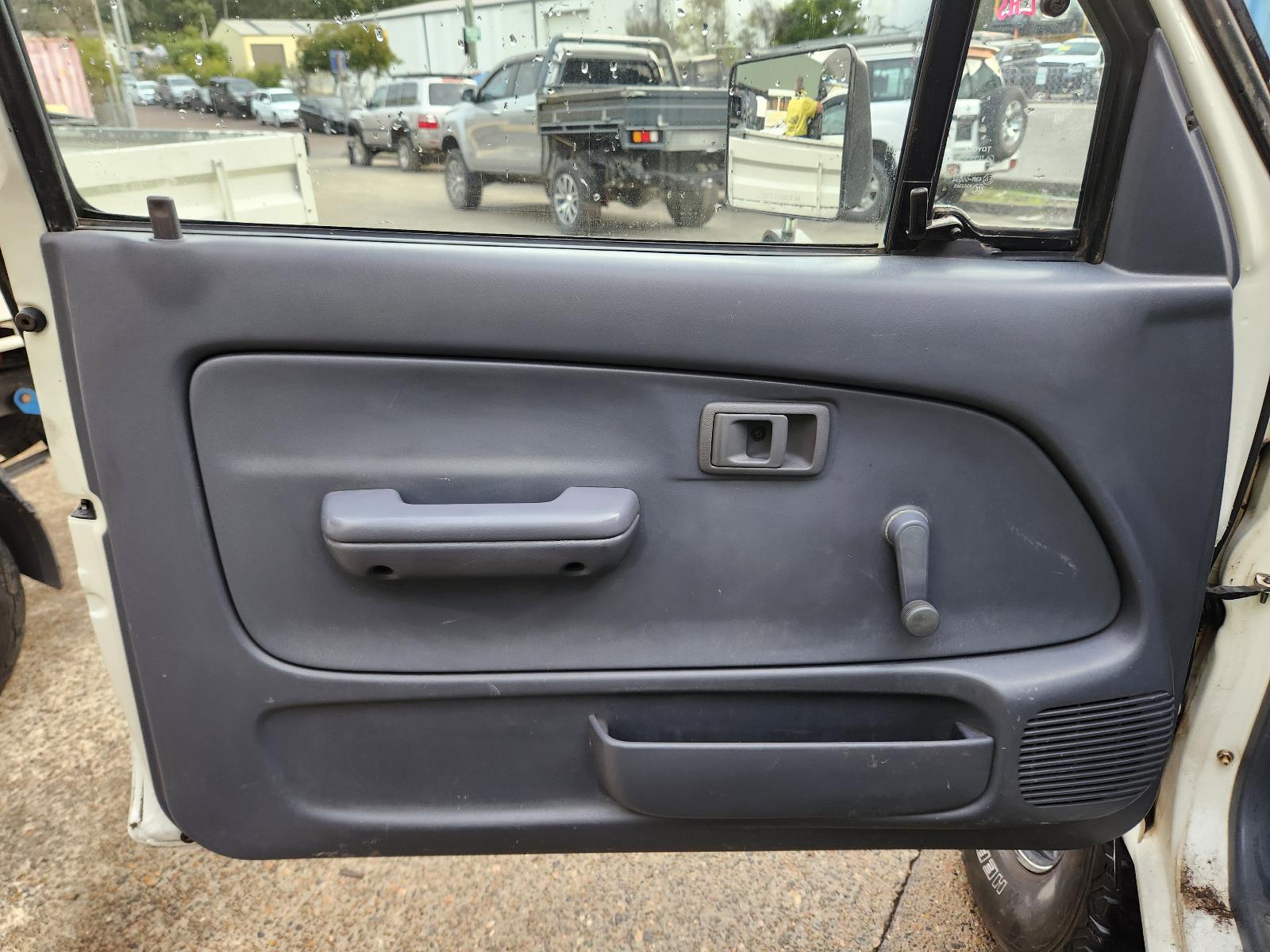 Toyota Hilux 2004 2 Door Pickup View Toyota Hilux 2004 2 Door Pickup